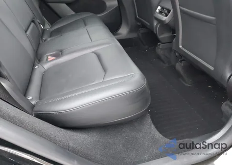 2023 Tesla Model Y Awd/Long Range Dual Motor All-Wheel Drive z USA, uszkodzony, nr VIN 7SAYGDEE0PF689630